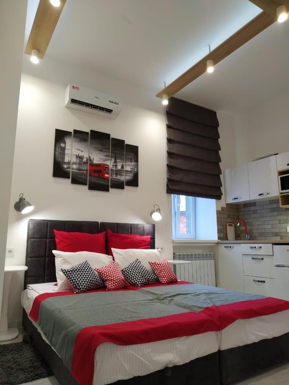 Apartment For Rent In The City Center Of Kharkiv K18 Elinaflats 외부 사진